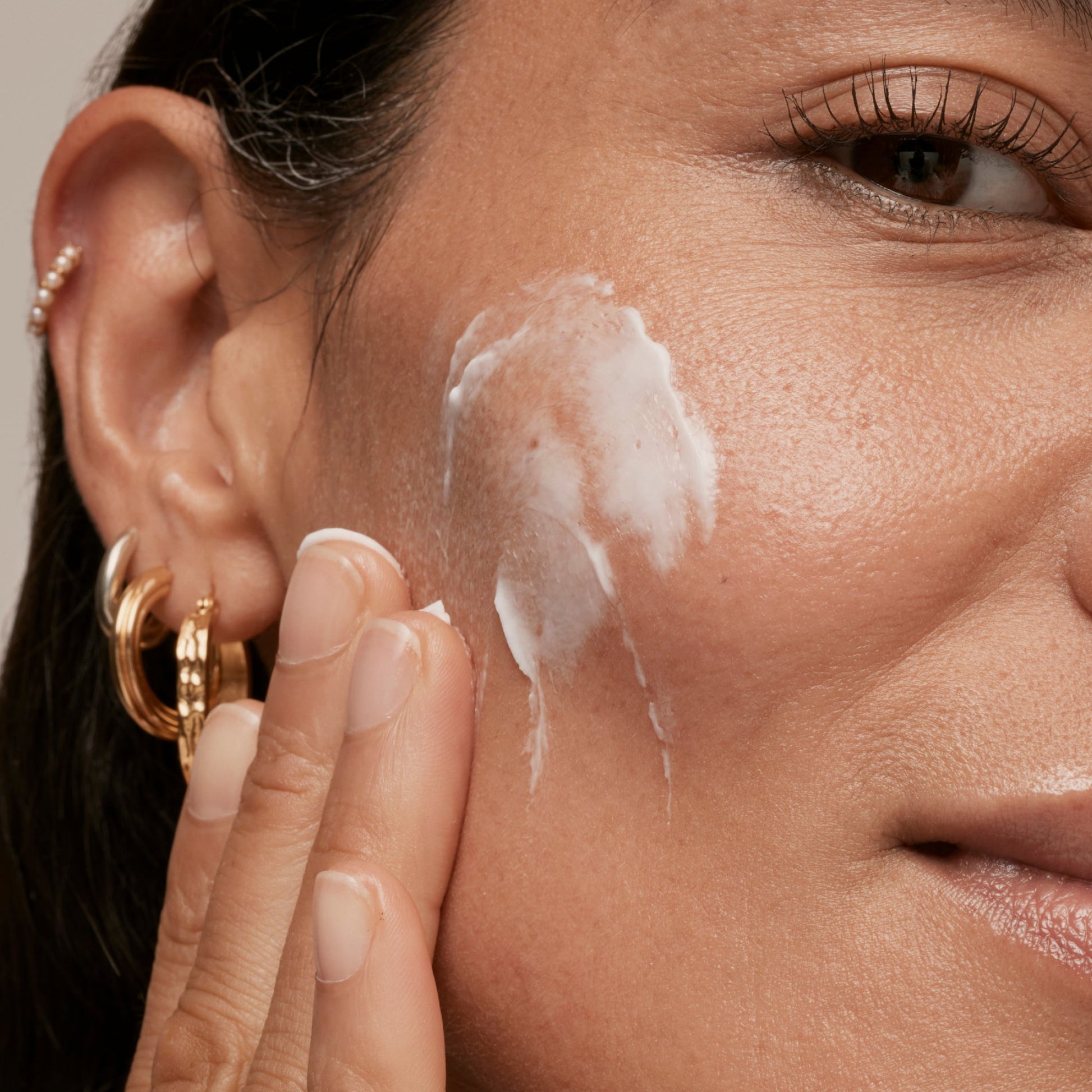 simple-skincare-cleanser-and-ceramide-moisturizer-duo-h3 INKEY_DTC_Bio-ActiveCeramide_Ppage_Model_02_dd0fc443-e441-4e82-ac65-ebe93c1b6365_1.jpg