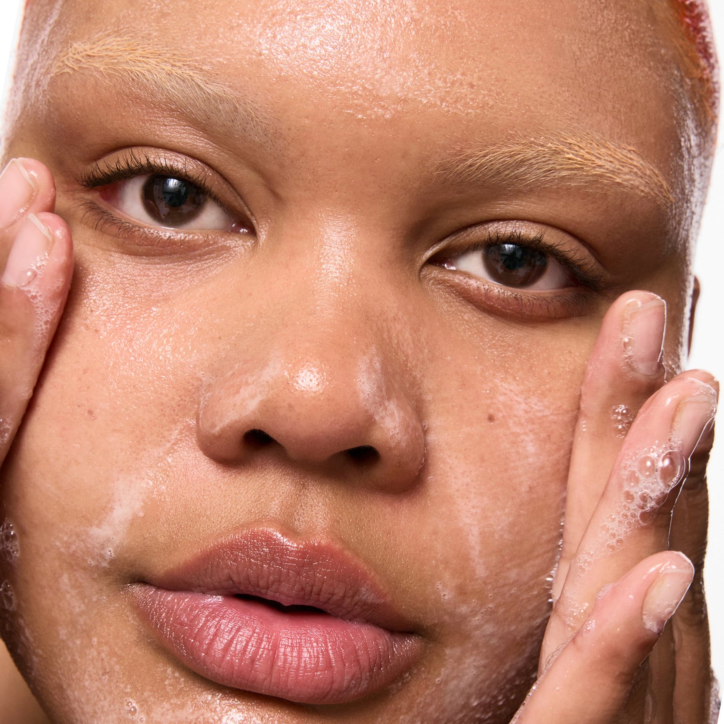 salicylic-acid-cleanser-150ml-c3 Omega50_Model_2000x2000-1_ce0a3018-d6f0-4ed9-a17d-0096b80b29f6.jpg